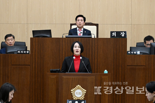 울산 울주군의회(의장 김영철)는 9일 의사당 본회의장에서 제222회 임시회를 개회하고, 오는 16일까지 8일간의 의사일정에 돌입했다. 노미경 의원이 5분 자유발언을 하고 있다.