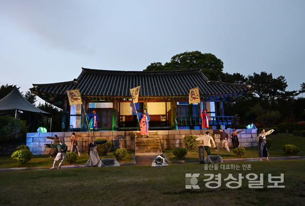 울산 의병들의 충의정신과 격동의 역사를 담은 실경뮤지컬 ‘울산, 임진왜란’이 매 회차 만석을 이루며 인기몰이를 하고 있다.