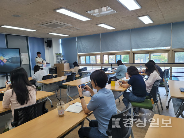 울산북구청소년문화의집은 지난 26일 북구소방서와 연계해 직원 대상 메타버스 소방안전교육을 실시했다.