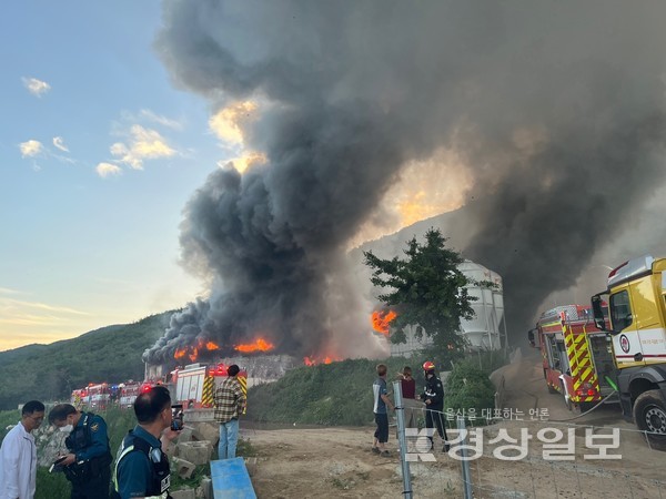 31일 오후 6시47분께 울산 울주군 두서면 차리에 위치한 덕원농장에서 화재가 발생했다.