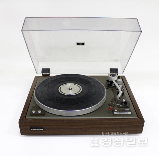 ▲ 이채유씨가 기증한 LP 턴테이블.
