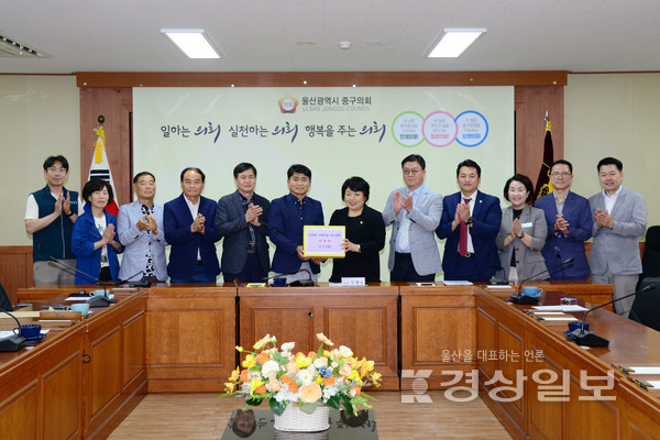 울산 중구의회(의장 강혜순)가 중구 다운동 일원의 보행자 전용 데크 설치를 위해 의정역량을 모을 방침이다.