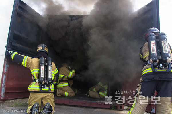 울산소방본부는 지난 6월18~27일 태국 방콕의 디디 세이프티(DD Safety) 훈련장에서 구획 화재 훈련(Compartment Fire Behaviour Training, 이하 CFBT)을 시행했다고 5일 밝혔다.