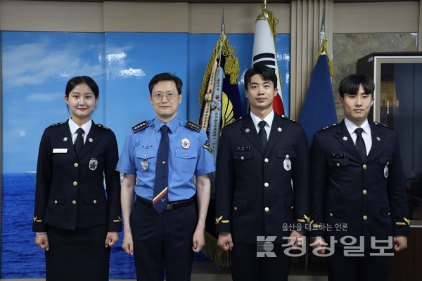 울산해양경찰서는 17일 울산해경 서장실에서 신임경찰관 246기 3명의 전입 신고식을 가졌다.