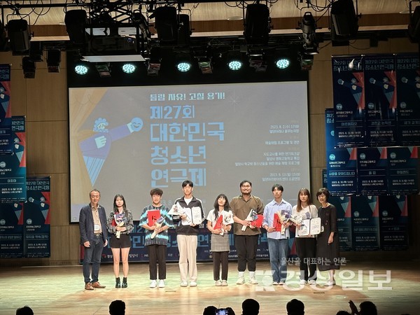제27회 대한민국청소년연극제 우수 연기상을 수상한 장나희 학생.