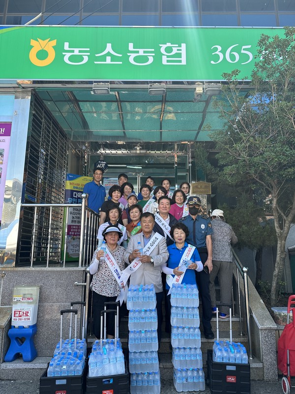 농소농협(조합장 정성락)은 21일 북구 호계시장에서 지역민을 대상으로 보이스피싱 및 금융사지 예방 캠페인을 실시했다.