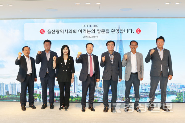 울산시의회 교육위원회(위원장 홍성우)는 6일부터 이틀간 장학사업 확대 및 도서관 선진사례 벤치마킹을 위해 서울에서 현장활동을 가졌다.