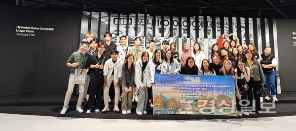 울산문화관광재단은 13일 ‘싱가포르 테마섹 폴리텍크닉 인센티브 단체’가 울산을 찾아 현대자동차 울산공장 등을 방문했다고 밝혔다.
