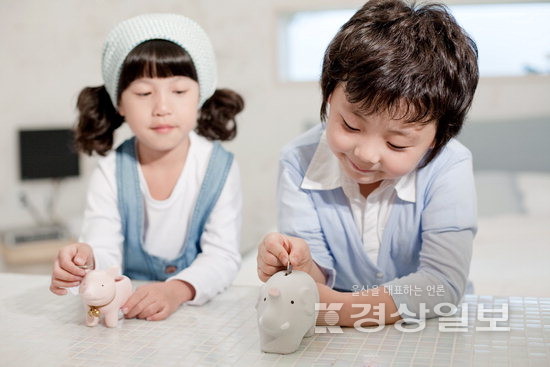 ▲ 과소비를 줄이는 등 청소년기에 올바른 소비 습관을 형성해야 한다.