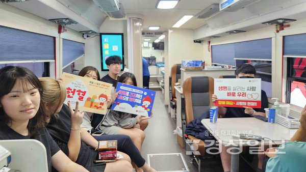 울산 동구에 위치한 문현고등학교(교장 최우용)는 26일 추석 연휴 동안 혈액 수급의 어려움이 예상되는 가운데 교직원 및 학생 150여명이 참여해 혈액 수급에 큰 도움을 줬다.