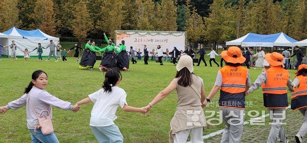 울주문화재단의 주민주도형 생활문화 활성화 사업의 일환으로 열린 삼남면 ‘그라지예 페스티벌’이 지난 7일 축제현장을 찾은 주민들로 성황을 이뤘다.