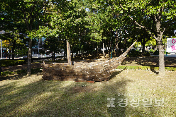 차치만 작가의 '선택 그리고 5년의 항해'