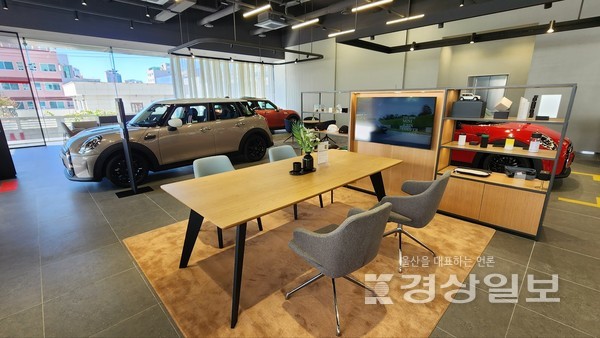 BMW MINI 공식 딜러사인 동성 모터스가 MINI 울산 전시장을 새 단장하여 공식 오픈했다
