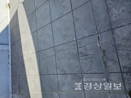 울산 동구 꽃바위바다소리길이 준공된지 11개월만에 5억원의 개보수 비용이 발생하는 등 자연재해에도 온전히 이용할 수 있는 방안 마련이 필요하다는 지적이 제기된다.