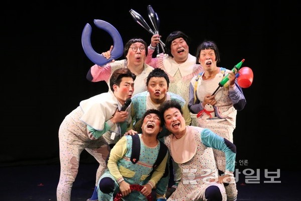 울주문화재단은 8일 서울주문화센터 공연장으로 ‘옹알스 히스토리 쇼’를 개최한다. 사진은 옹알스. 옹알스 제공