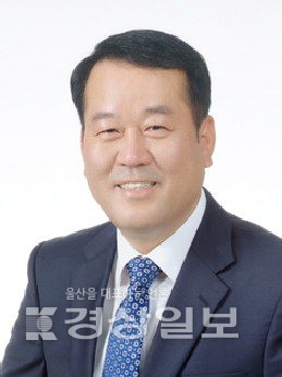 부사장인 이동석(사진) 현대차 국내생산담당 겸 안전보건최고책임자가 사장으로 승진했다.