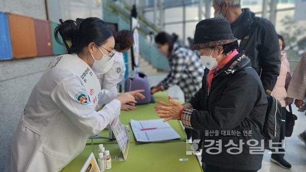 울산대학교병원은 12일까지 올바른 손 위생 체험행사·감염관리 퀴즈 풀이 등 ‘제17회 감염관리 주간행사’를 마련하고 있다.