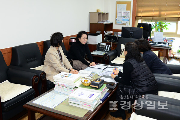 울산 중구청이 의회에서 지적된 공공미술품의 허술한 관리 문제를 적극 개선하고 체계적 전수조사방안을 마련했다.