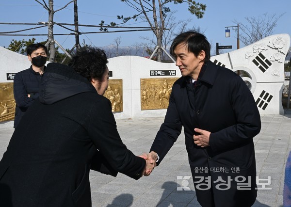  ‘조국혁신당’ 신당 창당을 준비중인 조국 전 법무부 장관이 1일 울산을 방문해 박상진의사 생가를 둘러보고 있다.  김동수기자 dskim@ksilbo.co.kr 