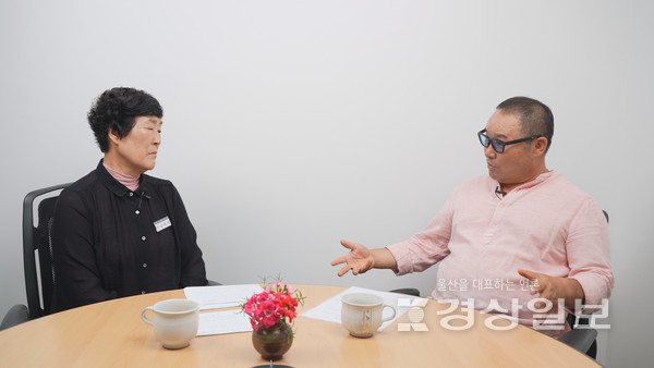 김경완 구술자(오른쪽), 김영해 기록가(왼쪽)
