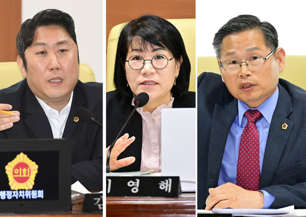 울산시의회 김종섭 행정자치위원장(왼쪽)·이영해 환경복지위원장(가운데)·문석주 산업건설위원장이 25일 제245회 임시회 상임위원회에서 제1회 울산시 추가경정예산안 등 안건 심사 후 계수조정을 하고 있다.