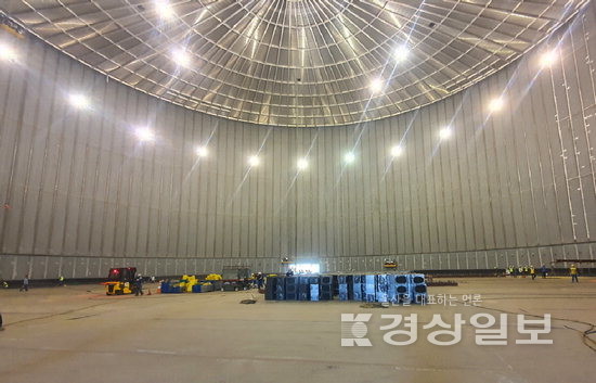 ▲ 지름 90.6m, 높이 57.9m의 탱크는 1기당 21만5000㎘의 LNG를 저장할 수 있다. SK가스 제공