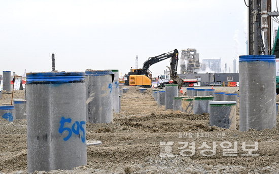 ▲ S-OIL이 울산 울주군 온산국가산업단지에 지난해부터 건설하고 있는 ‘샤힌 프로젝트’ 공사현장. 김경우기자 woo@ksilbo.co.kr