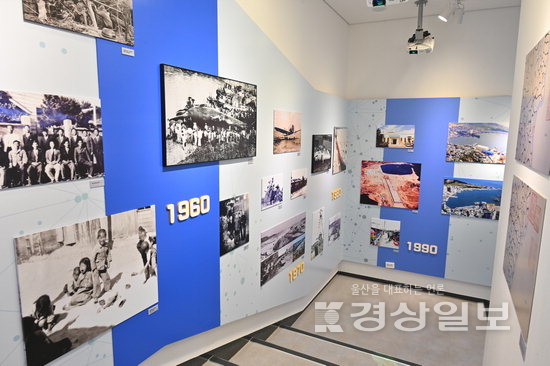▲ 방어진역사관 제1전시관에는 옛 가옥의 형태와 분위기를 재현해 조선시대, 일제강점기, 광복, 현대 시기의 생활물품과 모형이 전시되어 있다.  김동수기자 dskim@ksilbo.co.kr