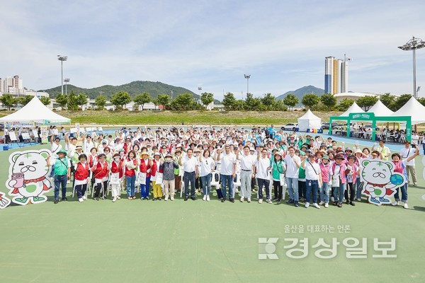 한국필립모리스가 세계환경의 날을 맞아 5일 양산천 인근에서 클린데이X 쓰담양산 행사를 개최했다..
