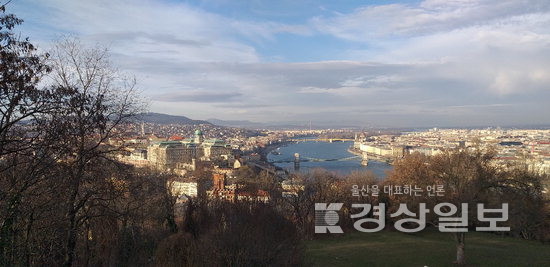 ▲ 갤레르트 언덕에서 내려다본 부다페스트 전경.