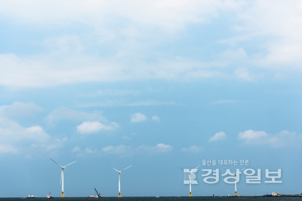 2050 탄소중립 실현의 현실적 대안으로 고려되는 해상풍력 발전을 주제로 한 포럼이 울산과 부산에서 잇따라 개최된다.