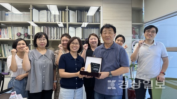 울산 북구청소년문화의집(관장 손현정)이 11일 의료법인 동강의료재단 동강병원에 공로패를 전달했다.