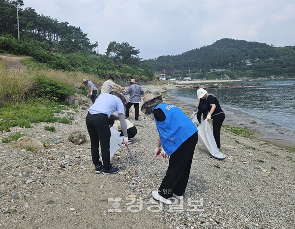 울주군시설관리공단(이사장 최인식)은 1일 오전, 공단 반려해변인 솔개공원해변에서 동해권역 유관기관과 함께 합동 바다 정화 활동을 실시했다.