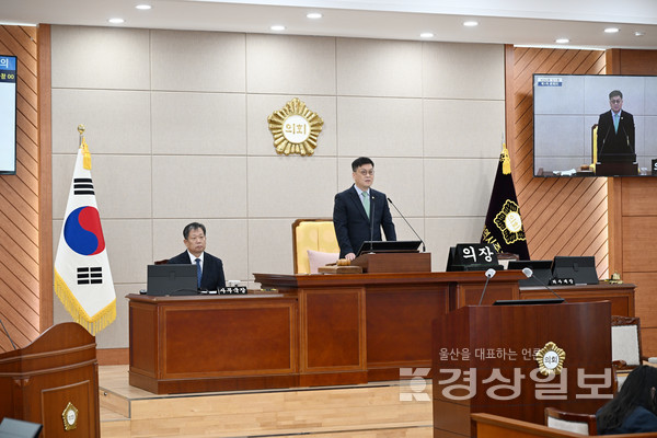 울산 중구의회 안영호 의원은 지난 12일 열린 제266회 임시회 제1차 본회의에서 김영길 중구청장을 상대로 비리청소업체 행정처분 문제를 지적하는 구정질문에 나섰다.