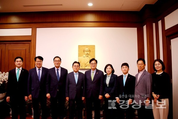 전병헌 대표와 이미영 책임위원 등 새로운미래 신임 지도부가 우원식 국회의장을 예방했다.