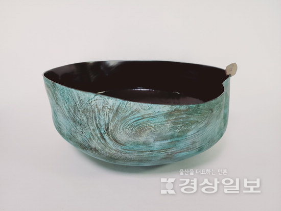 ▲ 강석근 공예가의 ‘지구의 언어’.