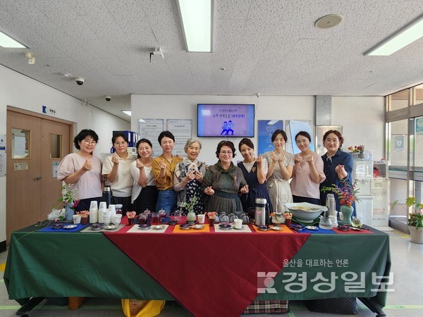 울주군시설관리공단(이사장 최인식) 서부종합사회복지관은 10일 추석맞이‘고객 사랑의 날’행사를 개최했다.