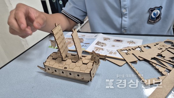 대한민국신지식인봉사회(회장 배주리) 회원 및 직업체험멘토 25명은 12일 현대공고에서 1학년 120명을 대상으로 미래인재육성 직업체험 멘토링을 실시하였다.