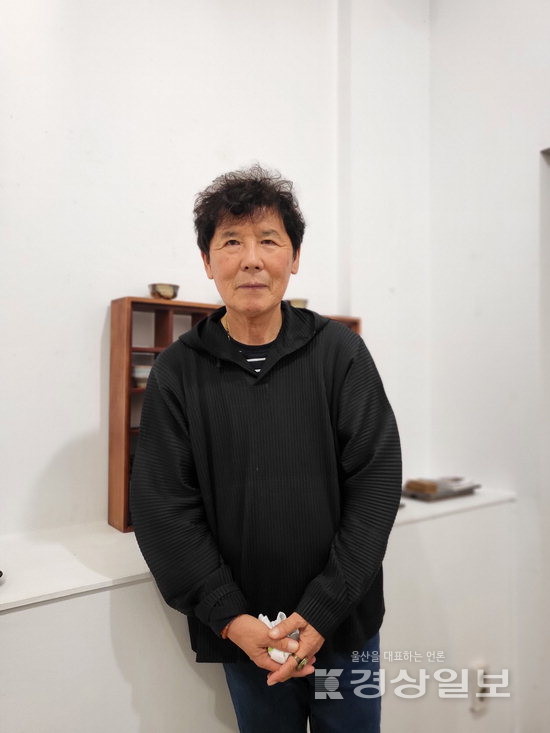 ▲ 10여년째 파킨슨병을 앓고 있는 이상부 작가는 “병으로 인해 그림을 그리기 시작했으니 인생의 터닝 포인트가 된 것 같다”며 화가 오히려 복이 될 수 있다는 희망의 메시지를 전했다.