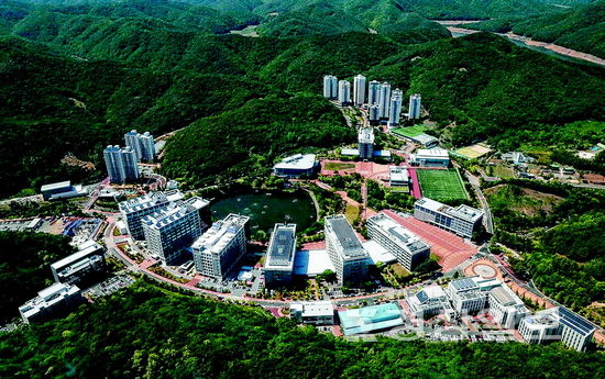 ▲ 울산과학기술대학교는 국가출연 연구기관인 울산과학기술원으로 승격됐다.