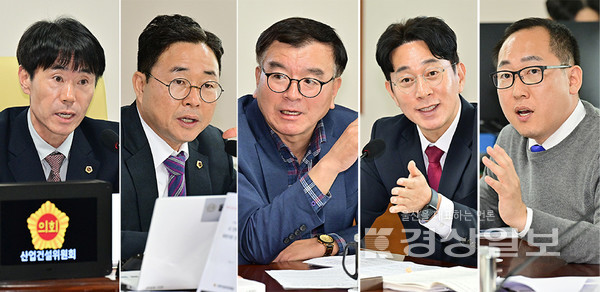 울산시의회 산업건설위원회는 지난 8일 시의회 산업건설위원회 회의실에서 교통국 소관 업무에 대한 2024년도 행정사무감사를 실시했다. 왼쪽부터 백현조 위원장, 권태호 부위원장, 홍성우·방인섭·손근호 위원.   울산시의회 제공