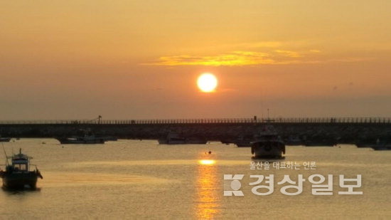 ▲ 12월 이달의 어촌 여행지로 선정된 궁평리마을의 낙조.