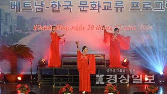 이날 펼쳐진 다양한 공연 모습.