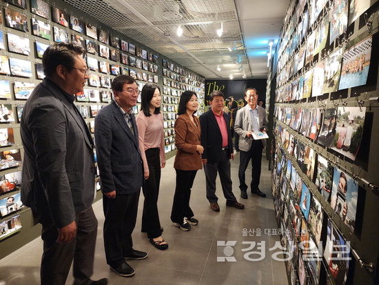 ▲ 교육위원회가 가칭 울산학생창의누리관 개관을 앞두고 부산 ‘알로이시오기지1968’ 등에서 현장활동을 하고 있는 모습.  시의회 제공