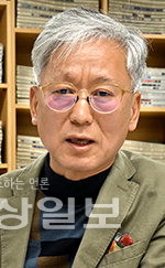 ▲ 박종석(사진) 문학평론가