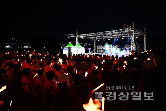 ▲ 본사가 주최·주관하고 울산 남구가 후원하는 ‘2025 제6회 태화강 빛 축제’가 6일 태화강 3둔치 일원에서 개최된다. 사진은 지난해 행사.