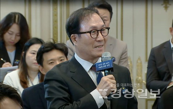 ▲ 11일 이재명 대통령 취임 100일 기자회견에서 본사 김두수 서울본부장이 질문을 하고 있다.  KTV 유튜브 채널 라이브 방송 화면캡처