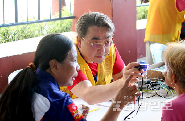 (사)AnB(아나봉) 국제의료봉사단(단장 윤영선)은 80여명의 봉사단원을 구성해 이달 5일부터 11일까지 일주일간의 일정으로 필리핀 팜팡가주에서 4000여명의 환자를 대상으로 현지 의료봉사를 펼쳤다.